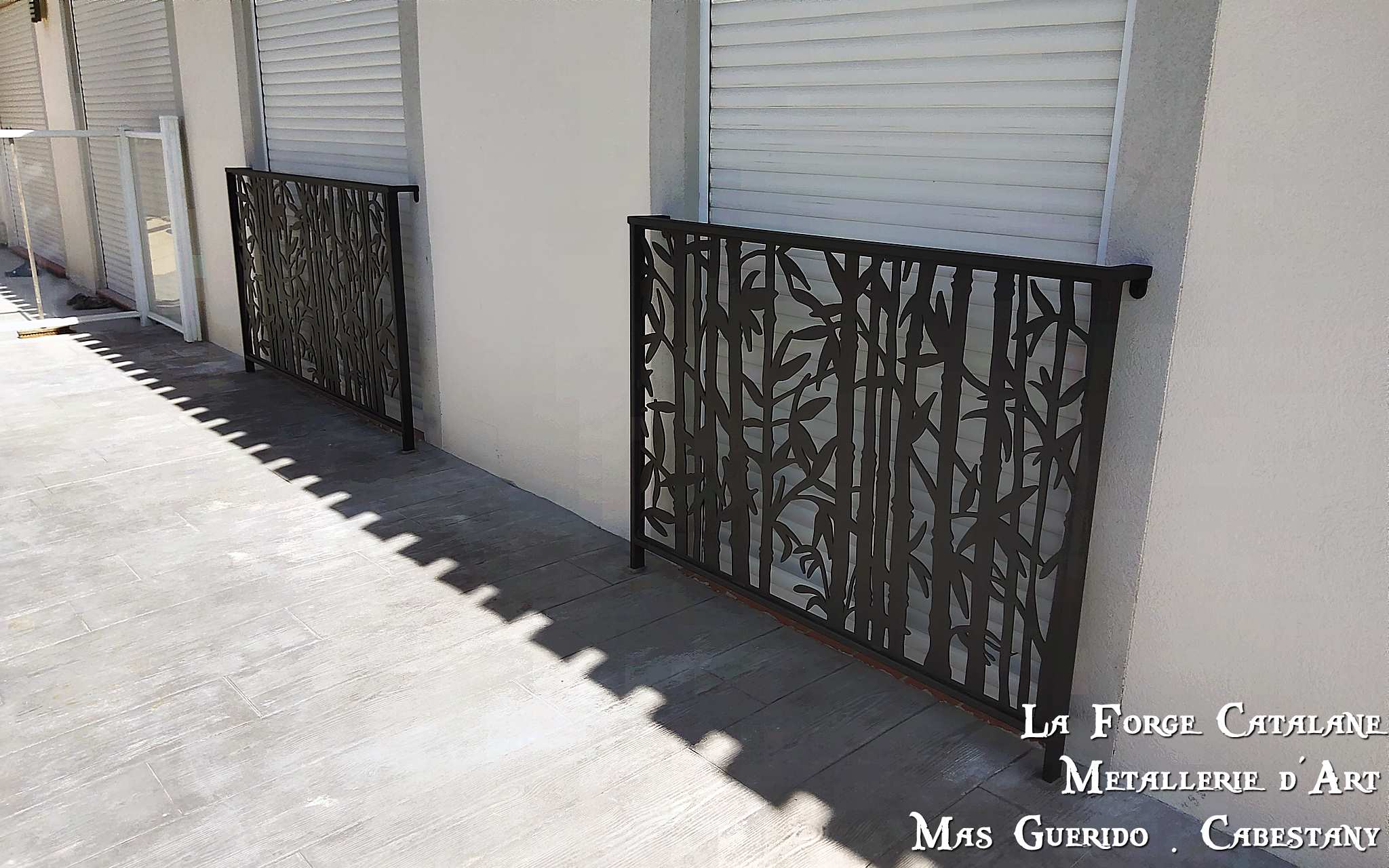 garde corps en decoupe laser motif vegetal thermolaquage 7016 g forge catalane.jpg